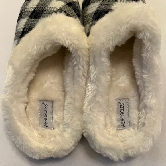NEW-AEROSOLES | Buffalo Plaid Blk/White Clog Slippers - Picture 3 of 9